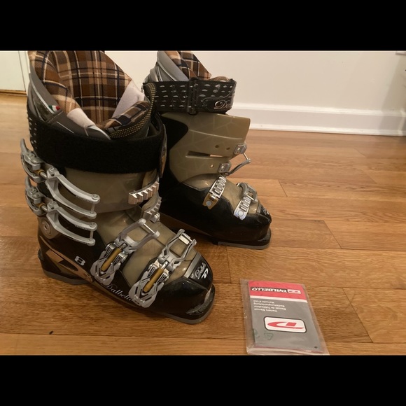 Dalbello Ski Boots Size 5.5 can fit 6 - Picture 2 of 4